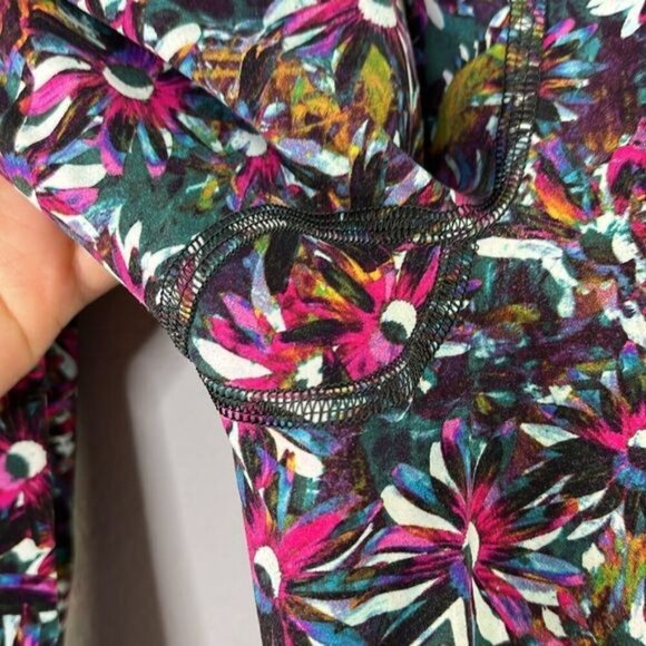 New Lululemon Base Pace HR Tight 28"  Floral Electric size 4‎ - Picture 4 of 9